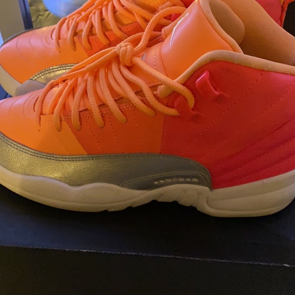 Jordan’s size 6.5 in Women 5Y in kids - Picture 3 of 3